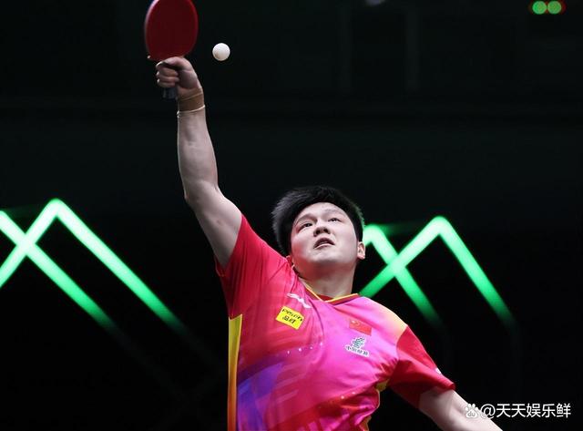 前利物浦后卫马蒂普退役后首亮相，现身沙尔克04广告