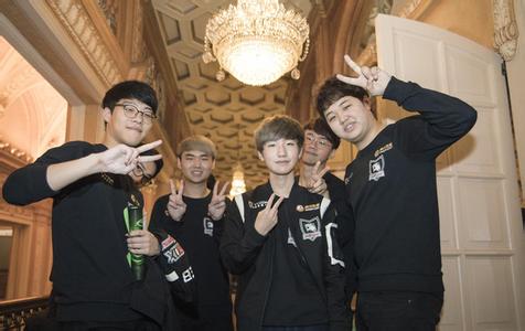 足球巴西名宿点评国足：需要更多年轻力量